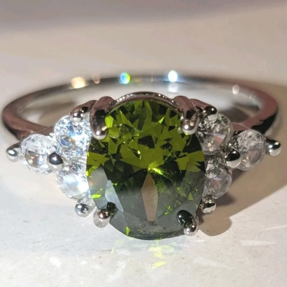 925 Dazzling 8 Ct Brilliant Cut olive green Gem Stone Engagement Ring Sz 10